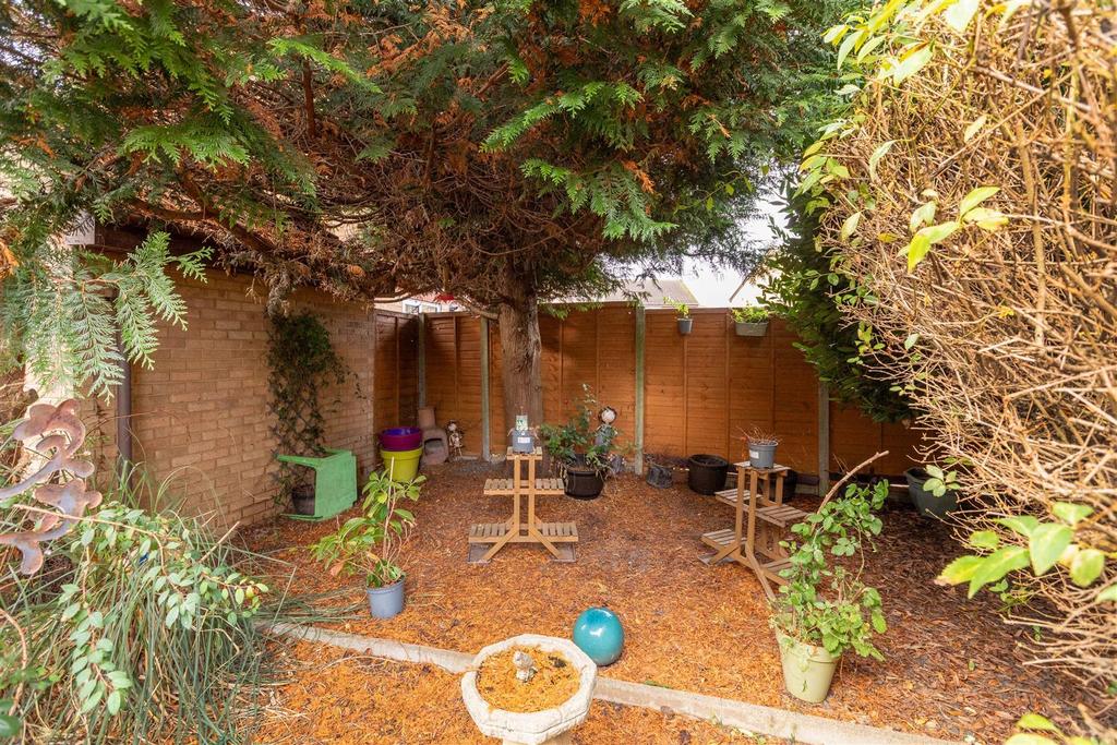 41 Bader Gardens-3.jpg