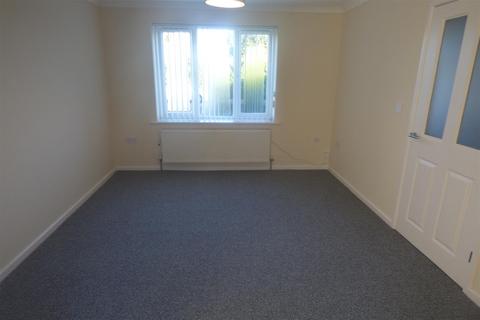 3 bedroom end of terrace house to rent, Avon Way, Bristol BS35