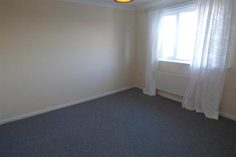3 bedroom end of terrace house to rent, Avon Way, Bristol BS35