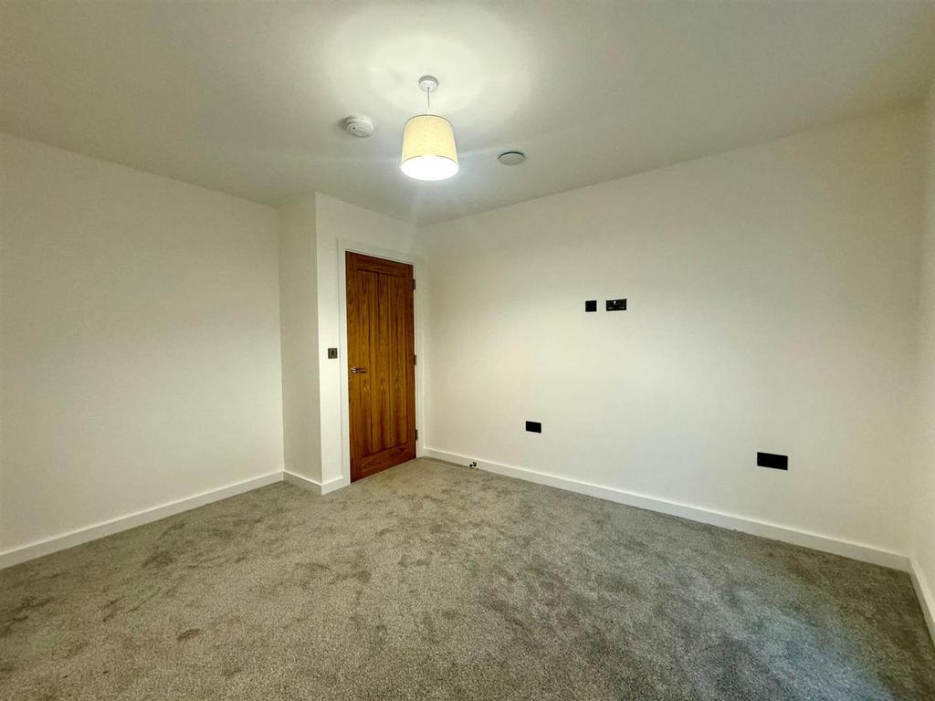 2nd bedroom pic 1.jpeg