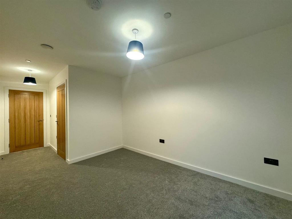 Main bedroom pic 2.jpeg