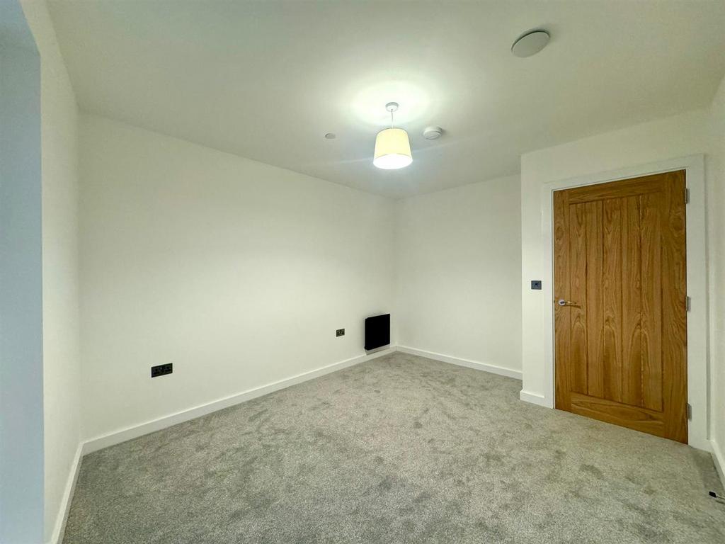 2nd bedroom pic 2.jpeg