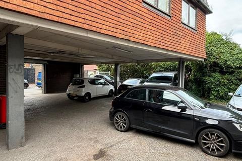 Office to rent, 2 Glebe Rd Warlingham CR6 9NJ