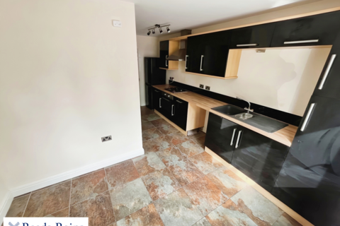3 bedroom terraced house to rent, High Street, Newcastle ST5
