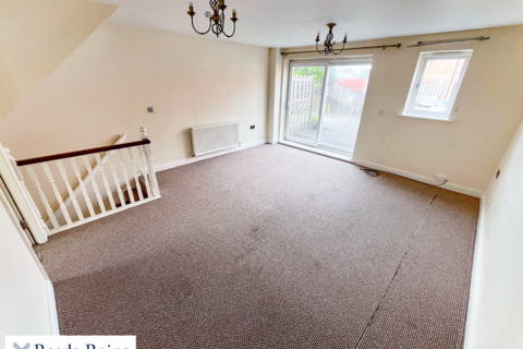 3 bedroom terraced house to rent, High Street, Newcastle ST5