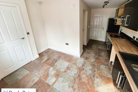 3 bedroom terraced house to rent, High Street, Newcastle ST5