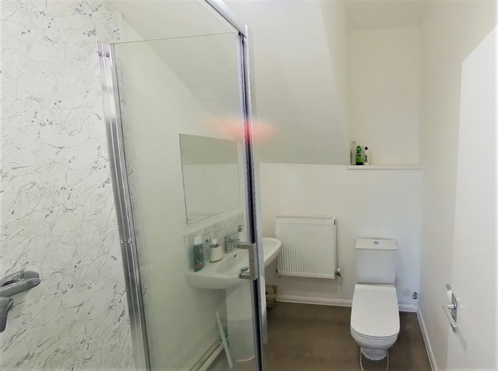 A modern and clean bathroom featuring a spaciou...