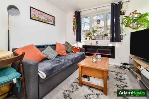 3 bedroom apartment to rent, Diploma Court, East Finchley N2