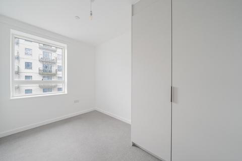2 bedroom flat to rent, Mast Street, Barking, IG11