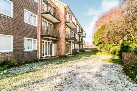 2 bedroom flat to rent, Dorchester Court, Liebenrood Road, Reading, RG30