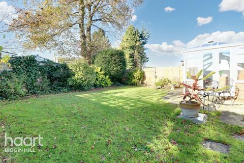 2 bedroom semi-detached bungalow for sale, Village Green Avenue, Biggin Hill