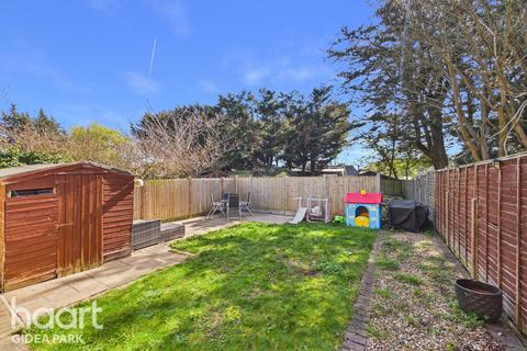 2 bedroom apartment for sale, Eastern Avenue East, Gidea Park, RM2 5RA
