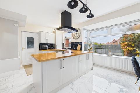 2 bedroom semi-detached house for sale, Holmside Avenue, Dunston, NE11