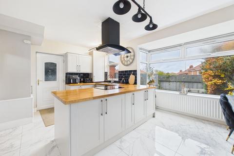 2 bedroom semi-detached house for sale, Holmside Avenue, Gateshead, NE11