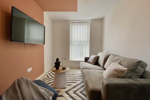 3 bedroom flat to rent, Edge Lane, Liverpool L7