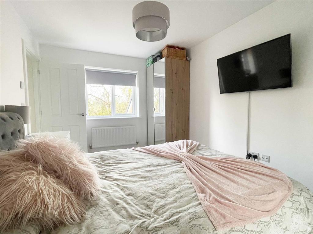 Bed1b.jpg