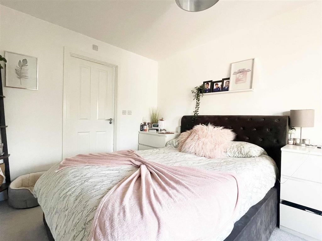 Bed1 a.jpg