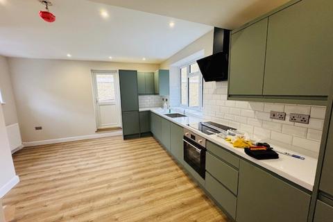 3 bedroom maisonette to rent, Bethnal Green Road, Bethnal Green, E2