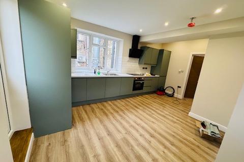 3 bedroom maisonette to rent, Bethnal Green Road, Bethnal Green, E2