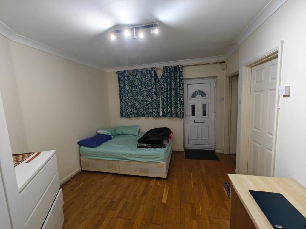 Photo 3
