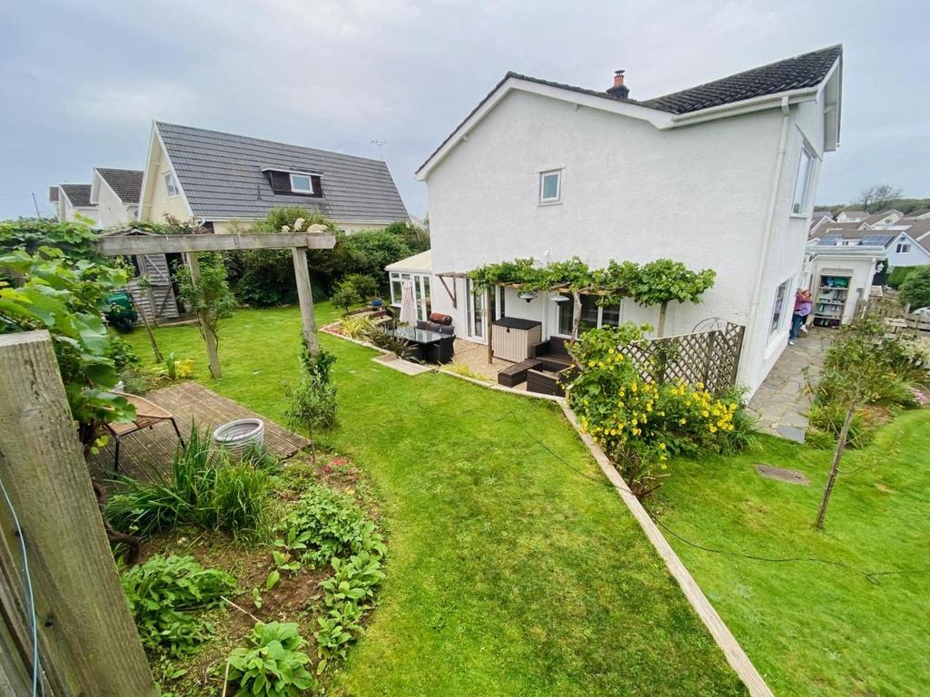 Thumbnail IMG 7585.jpg