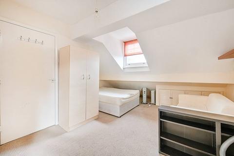 undefined, Culmington Road, Ealing Broadway, London, W13