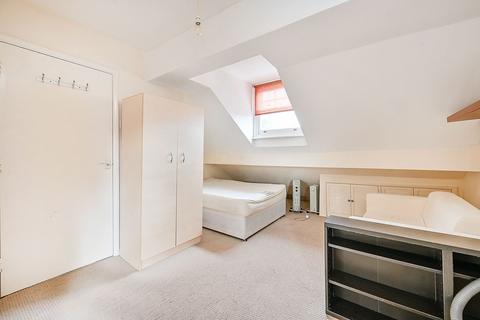 Maisonette for sale, Culmington Road, Ealing Broadway, London, W13