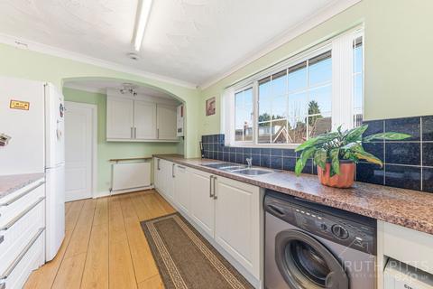 2 bedroom detached bungalow for sale, Park Avenue, Pontefract WF9