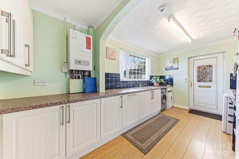 2 bedroom detached bungalow for sale, Park Avenue, Pontefract WF9