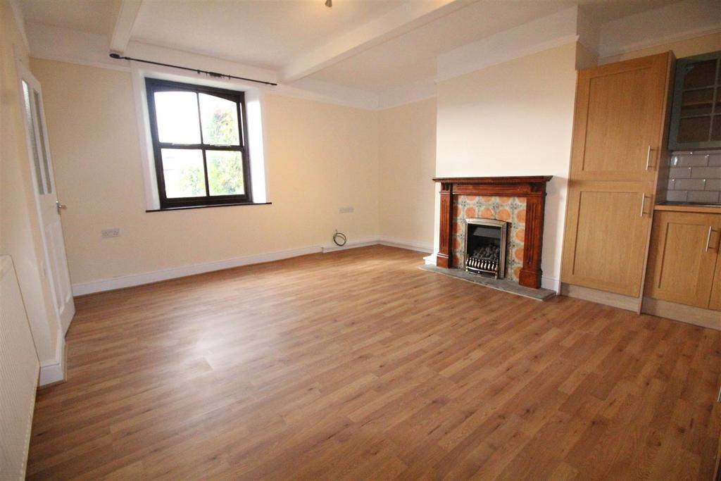 LOUNGE & KITCHEN AREA