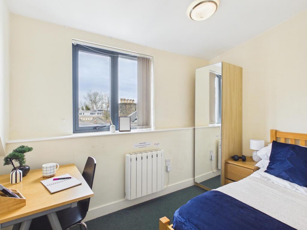 Bright, neatly presented single bedroom with a ...