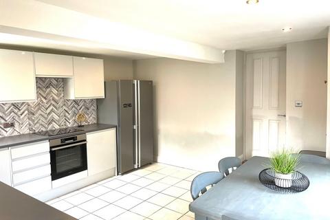 4 bedroom house to rent, Southmead Road, Bristol BS10