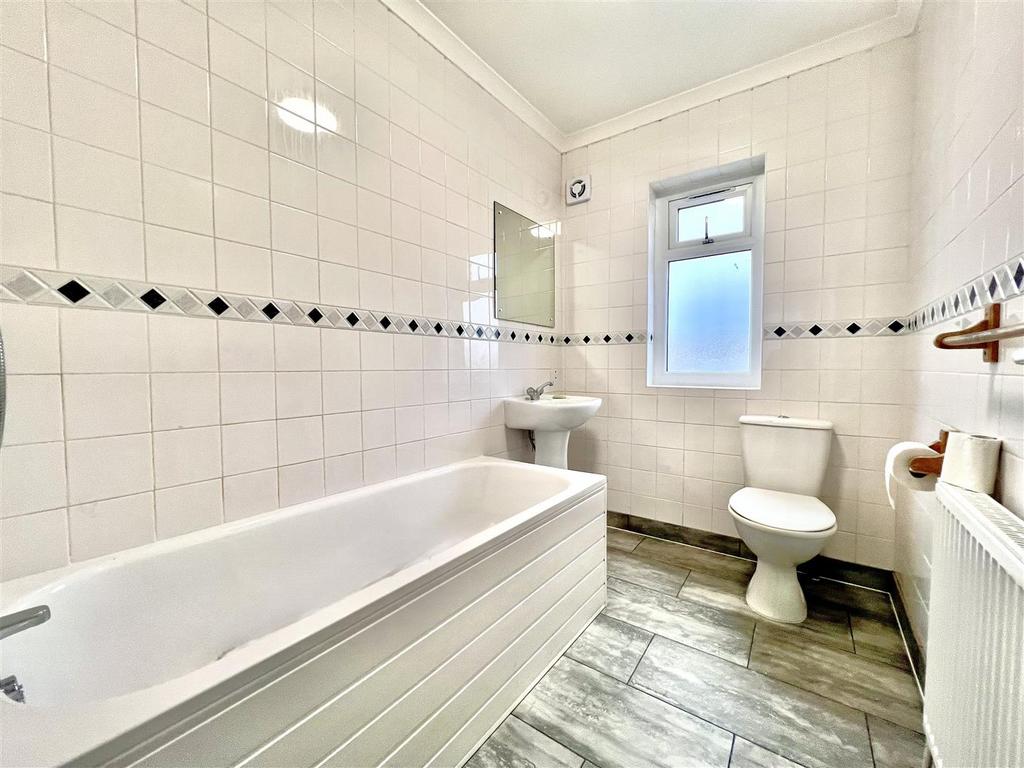 Family Bathroom/ WC