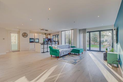 undefined, Mountdale Gardens, Leigh-on-sea, SS9