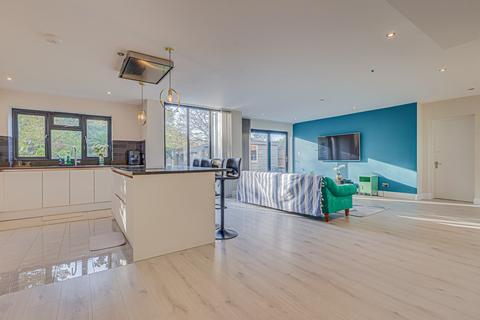 undefined, Mountdale Gardens, Leigh-on-sea, SS9
