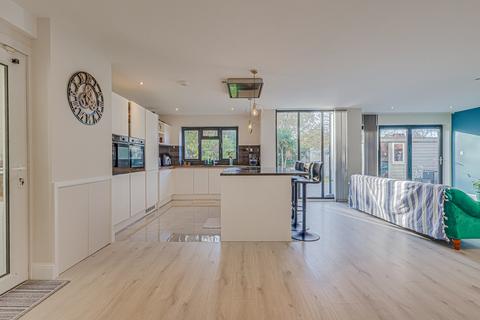 undefined, Mountdale Gardens, Leigh-on-sea, SS9