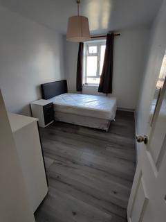 3 bedroom flat to rent, Southcott House, Devons Road, London