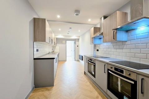 6 bedroom semi-detached bungalow to rent, Bluefield Close, Hampton TW12