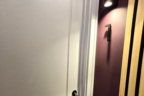 6 bedroom semi-detached bungalow to rent, Bluefield Close, Hampton TW12