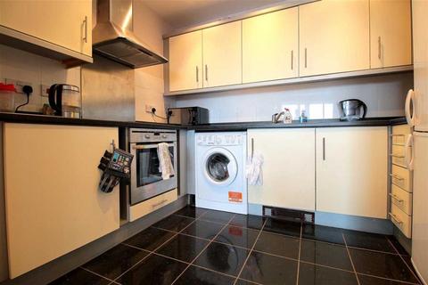 2 bedroom apartment to rent, Royal Crescent, Ilford IG2