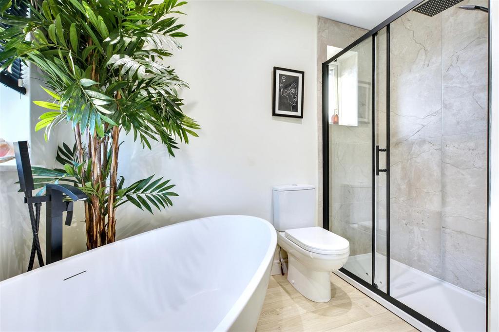 Bathroom 3.jpeg