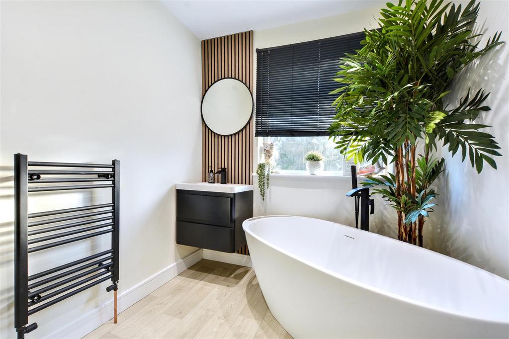Bathroom 5.jpeg