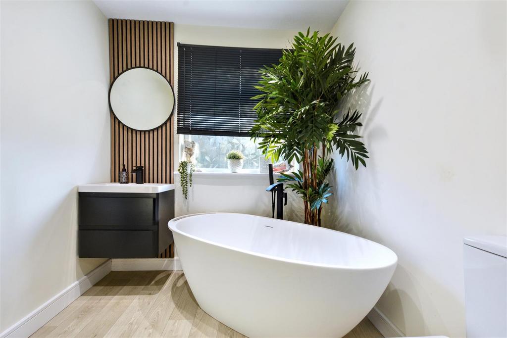 Bathroom 4.jpeg