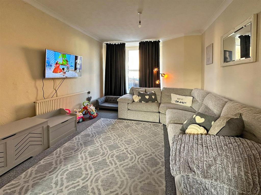 Lounge 1.jpg