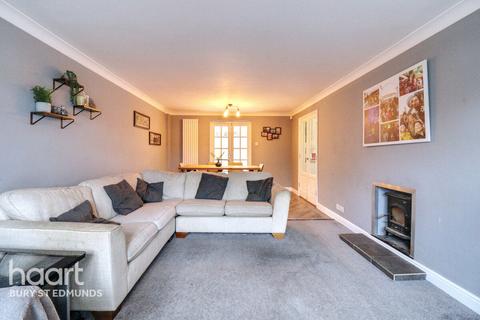 4 bedroom semi-detached house for sale, Westgarth Gardens, Bury St Edmunds