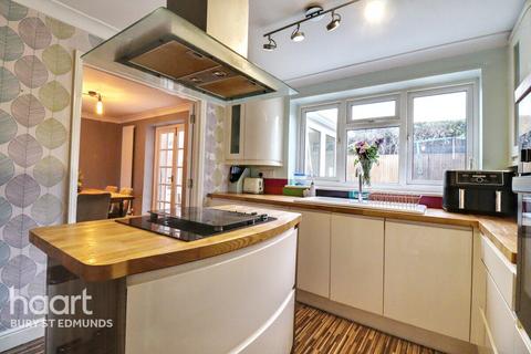 4 bedroom semi-detached house for sale, Westgarth Gardens, Bury St Edmunds