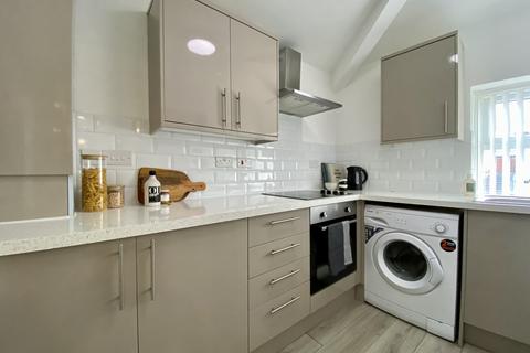 4 bedroom flat to rent, Edge Lane, Liverpool L7