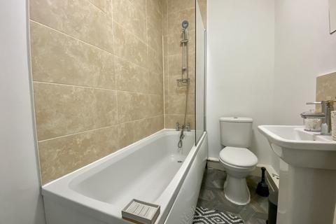 4 bedroom flat to rent, Edge Lane, Liverpool L7