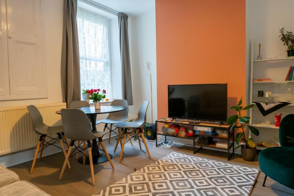 A bright and inviting large modern living room ...