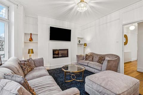 undefined, Welbeck Court, Addison Bridge Place, W14